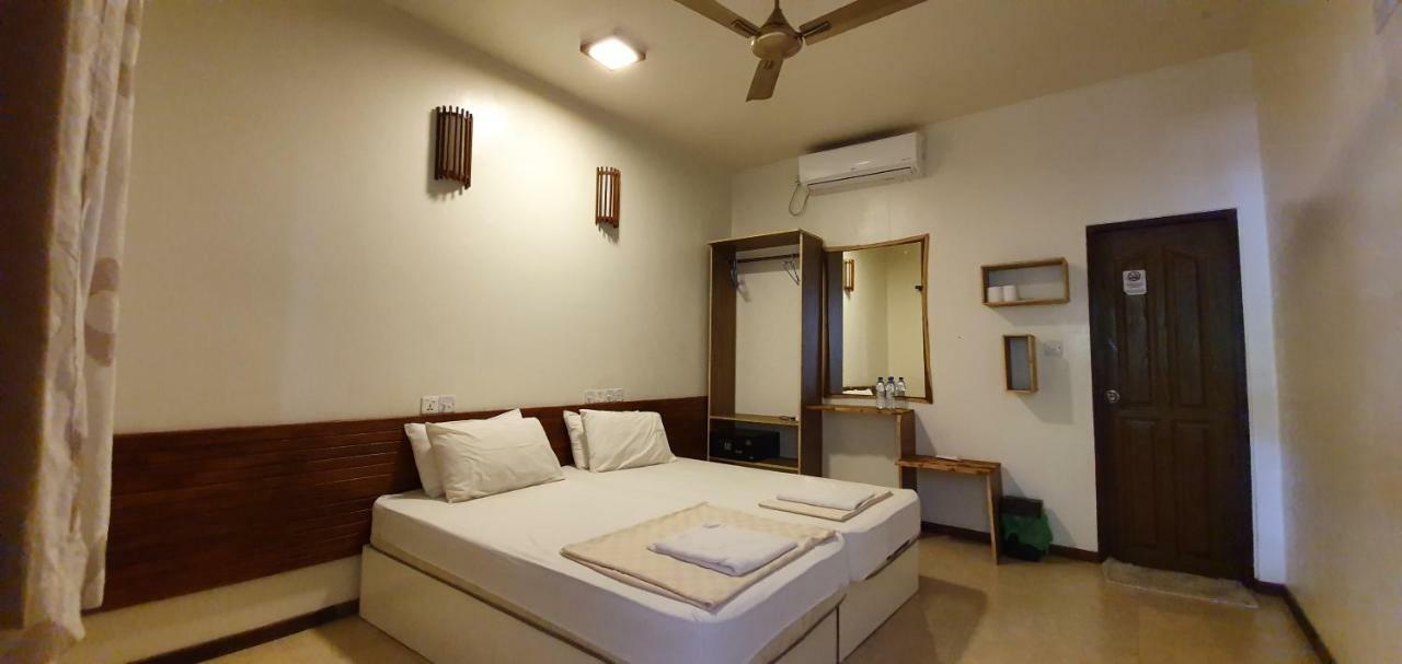 Surf Deck Hotell Thulusdhoo Exteriör bild